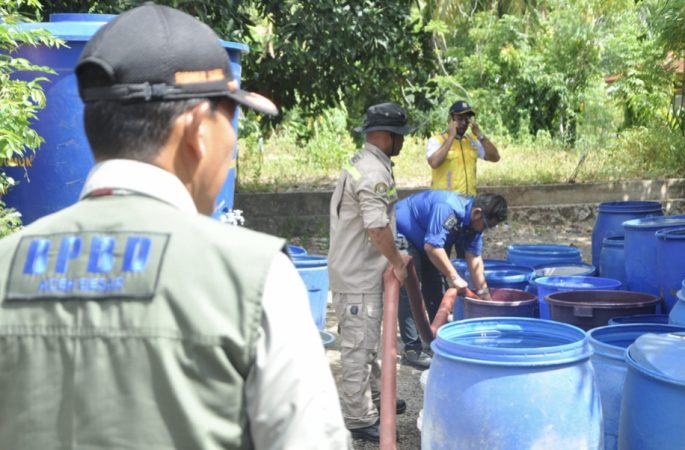 Tindak Lanjut Siaga Kekeringan, 14 Mobil Tanki Salurkan Air Bersih untuk Masyarakat Lhoknga