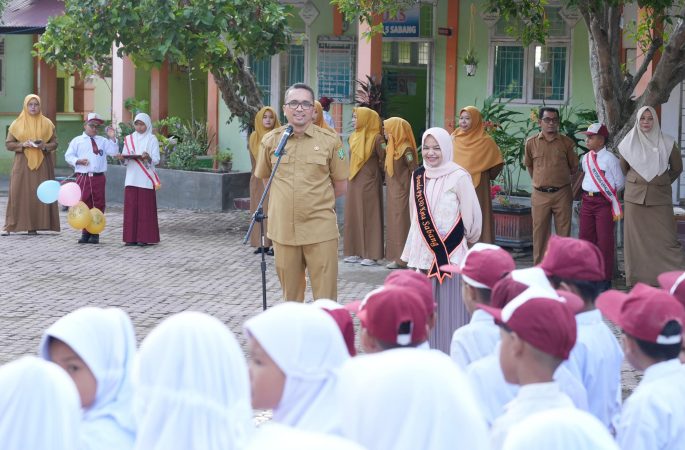 Pastikan Lancar MPLS, Pj Wali Kota dan Bunda PAUD Sabang Tinjau Hari Pertama Masuk Sekolah