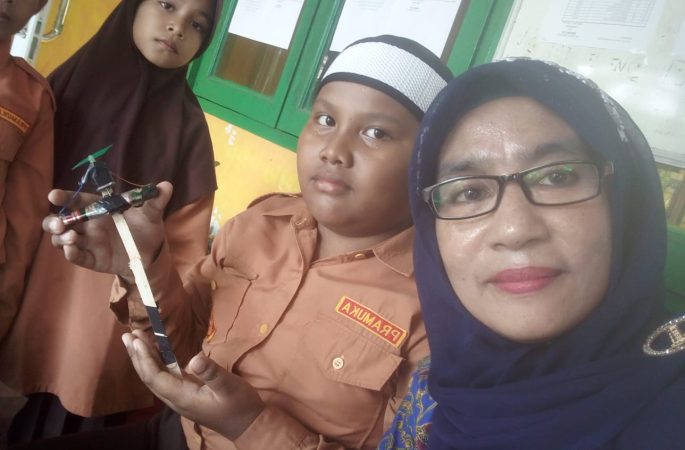 Siswa SDN Bueng Cala Ciptakan Alat Pemotong Rumput Sederhana, Kadisdikbud Aceh Besar Beri Apresiasi