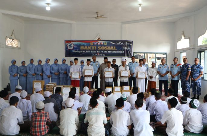 Peringati Hari Bakti ke-77 TNI AU, Lanud SIM Bagi Sembako di Panti Asuhan Dayah Irsyadul Abidin Qurani