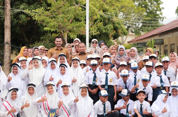 Pj Bupati Iswanto Kunjungi Guru dan Sekolahnya Dulu di SMPN 2 Ingin Jaya