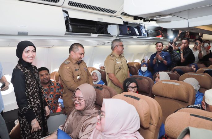 Pj Gubernur Resmikan dan Lepas Jamaah Umrah Perdana Penerbangan Langsung Aceh-Jeddah Musim 1446 Hijriah