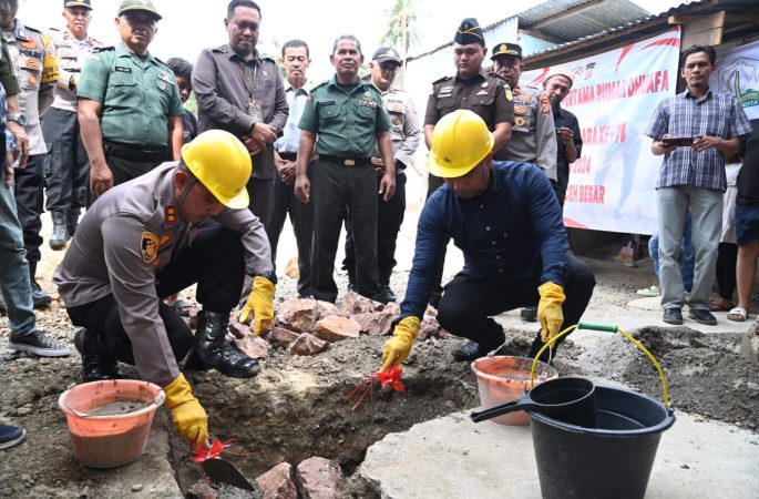 Wakili Pj Bupati, Plt Kadis Sosial Aceh Besar Lakukan Peletakan Batu Pertama Rumah Dhuafa di Montasik