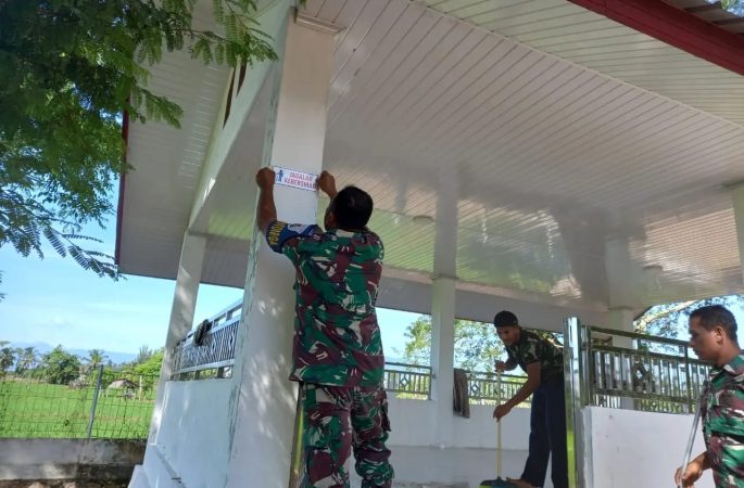 Babinpotdirga Lanud SIM Bersihkan Makam Teungku Syeh Tuan Dilungkeung
