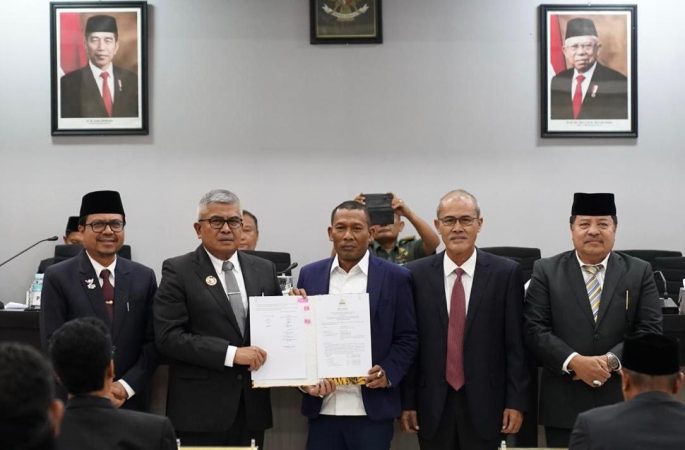 Pj Gubernur Aceh Serahkan Rancangan KUA PPAS 2025 ke DPRA