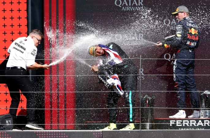 Lewis Hamilton Bakal Bawa Mentalitas Pemenang ke Scuderia Ferrari!