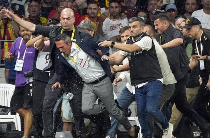 Liga Turki Kembali Rusuh, Bos Fenerbahce Diserang!