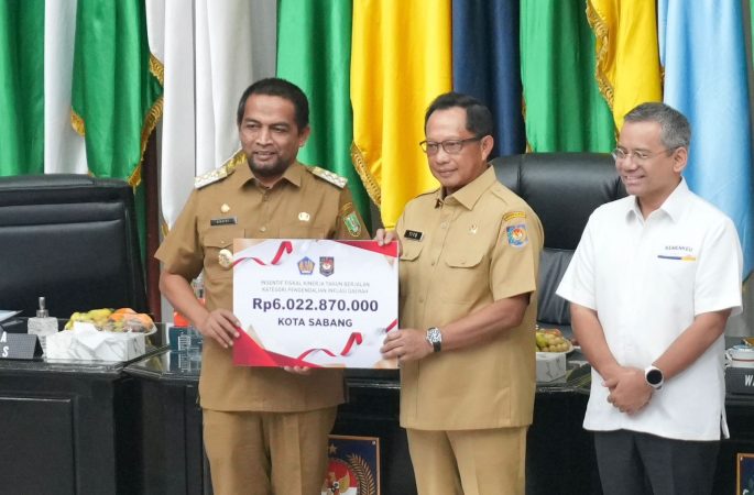 Pemko Sabang Terima Penghargaan Insentif Fskal dari Mendagri