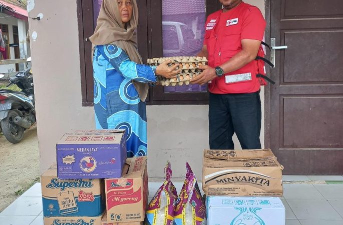 PMI Banda Aceh Salurkan Bantuan untuk Korban Kebakaran di Lampaseh