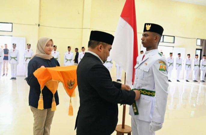 Pj Bupati Iswanto Kukuhkan 70 Paskibraka Aceh Besar