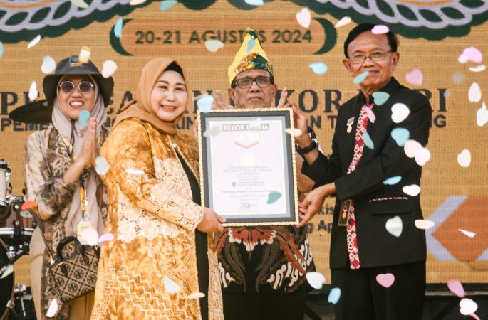 Pecahkan Rekor MURI Bentangan Kain Sasirangan, Ketua PWI Pusat Puji Inisiatif Pemprov Kalsel