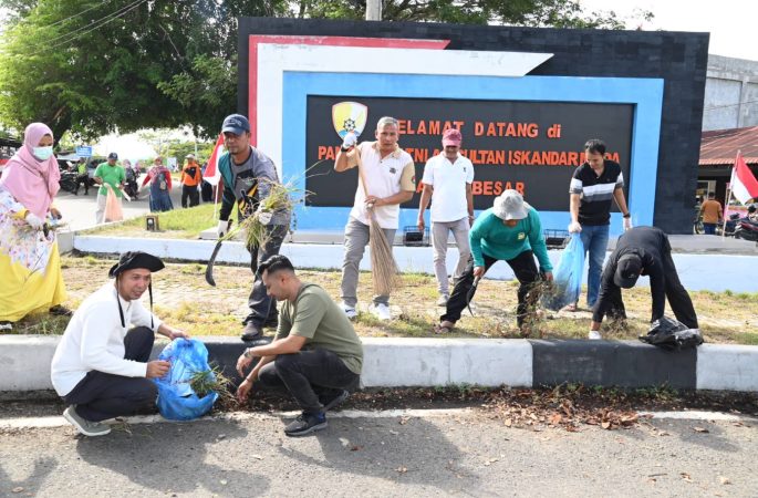 Jelang PON XXI 2024, Pemkab Aceh Besar Gelar 1 Jam Pungut Sampah di Kawasan Bandara SIM