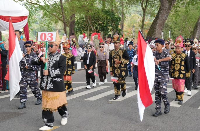 Pakaian Adat Jadi Ikon Karnaval Budaya HUT Kemerdekaan ke-79 RI di Sabang