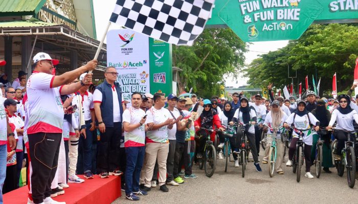 Meriahkan PON XXI, Pj Gubernur Lepas Peserta Jalan dan Sepeda Santai