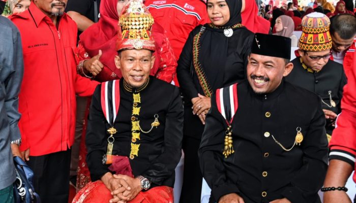 Pasangan ADAB Hadiri Deklarasi Mualem-Dek Fad di Banda Aceh