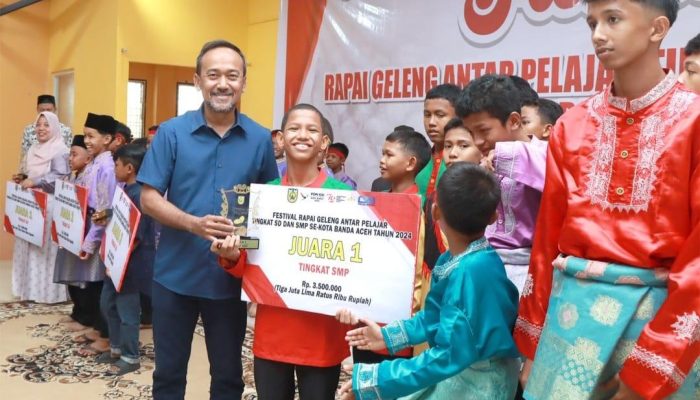 SDN 22 dan SMP Inshafuddin Juara Festival Rapai Geleng antar Pelajar