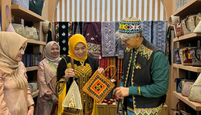 Istri Pj Gubernur Aceh Kunjungi Stand Aceh di Kriyanusa 2024