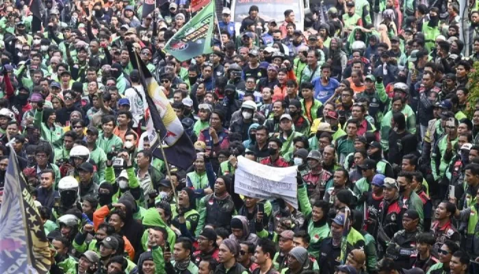 Pengamat nilai tuntutan ojol soal legalitas dapat berdampak negatif