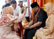 Tiba di Aceh, Pj Gubernur Safrizal Dipeusijuek Ibunda