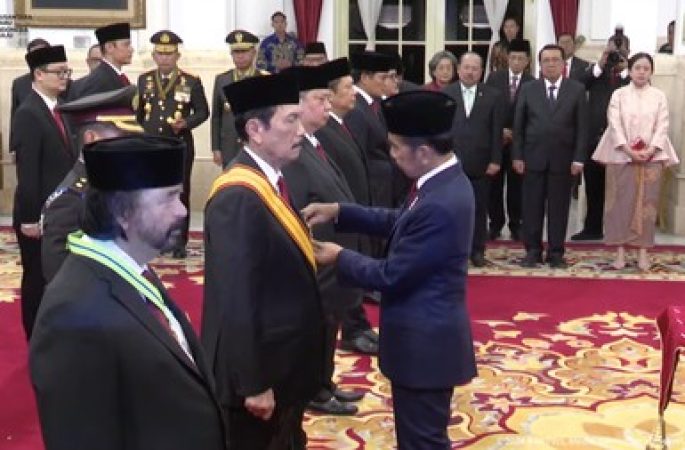 Jokowi Beri Tanda Kehormatan kepada Surya Paloh-Airlangga-Prabowo