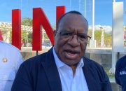 Jokowi Resmi Berhentikan Wamendagri Wempi Wetipo karena Maju Pilkada 2024