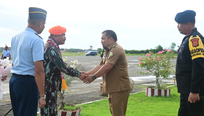 Pj Bupati Iswanto Sambut Kedatangan Dankopasgat di Lanud SIM Blang Bintang