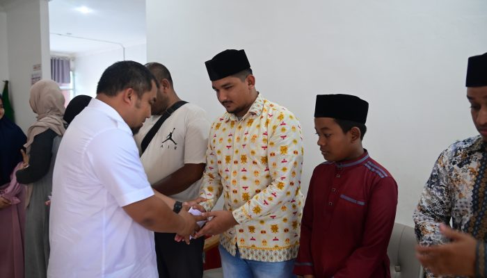 Pj Bupati Iswanto Salurkan Bantuan Uang Saku untuk Duta Aceh Besar di MTQ Samarinda