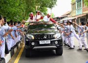 Ribuan Pelajar dan Masyarakat Aceh Besar Antusias Sambut Kirab Api PON XXI Aceh-Sumut