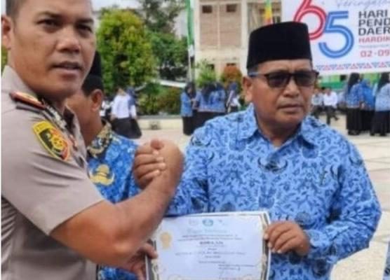 Mahmud Pinim, S.Pd, Kepsek SD Lawe Pakam Terima Penghargaan Guru Berdedikasi Tinggi