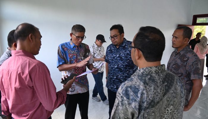 Wakili Pj Bupati, Asisten III Sekdakab Aceh Besar Periksa Hasil Perbaikan Pembangunan Gedung SDN Bak Sukon