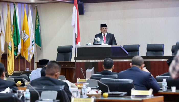 Pj Gubernur Safrizal Sampaikan Ranqan APBA Tahun Anggaran 2025 ke DPRA