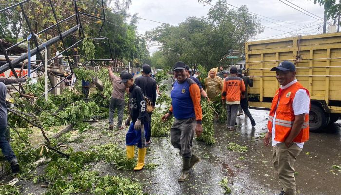 Pj Wali Kota Banda Aceh Apresiasi Respon Cepat OPD Tangani Dampak Cuaca Ekstrem