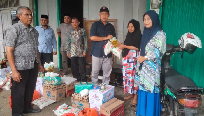 Dinsos Banda Aceh Salurkan Bantuan Masa Panik Bagi Korban Bencana Angin Kencang di Gampong Mibo