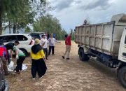 Staf Ahli Bupati Pimpin Aksi Satu Jam Pungut Sampah di Lapangan Golf Lhoknga