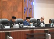 Pj Gubernur Safrizal Ikuti Paripurna DPR Aceh, Agenda Penyampaian Pendapat Banggar Terhadap Qanun APBA 2025