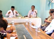 Pj Gubernur Safrizal Sampaikan Paparan di Uji Kompetensi Wartawan di Banda Aceh