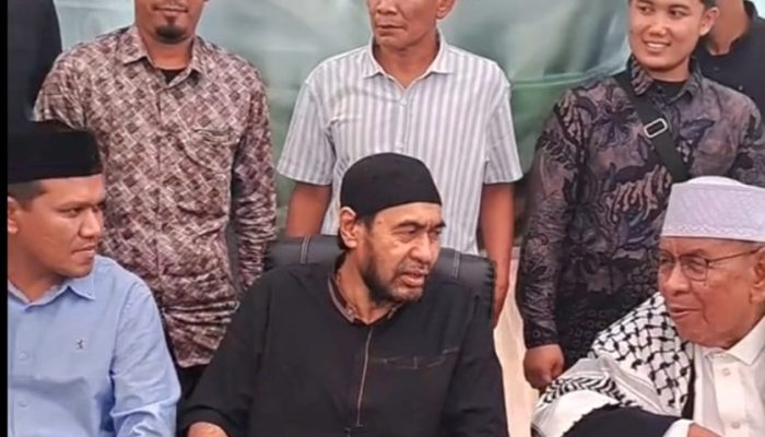 Cinta Ulama dan Dayah, Mualem-Dek Fad Silaturrrahmi Tanpa Batas