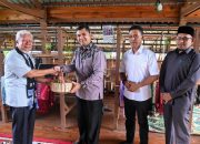 Tim Seleksi OVOP Kunjungi Sentra Tenun Kain Songket Gampong Krueng Kalee