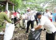 Peringati WCD Sedunia, Pj Gubernur Safrizal Ikut Bersih Sampah di Stadion Harapan Bangsa