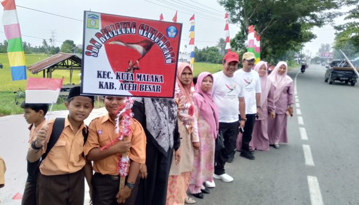 Kadisdikbud Aceh Besar Apresiasi Semangat Siswa dalam Penyambutan Kirab Obor Api PON XXI
