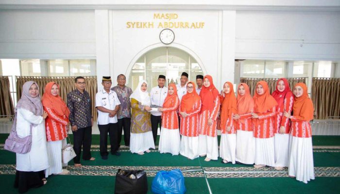 Jelang Pembukaan PON, TP PKK Banda Aceh Sumbang Perlengkapan Shalat untuk Sejumlah Masjid
