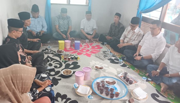 Pasangan AMIN Takziah ke Rumah Duka Almarhum Syakir Arkan di Cot Mesjid