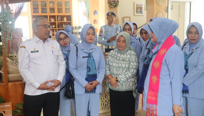 Asisten I Farhan AP Sambut Kunjungan Ketua PIA Lanud SIM ke Dekranasda Aceh Besar