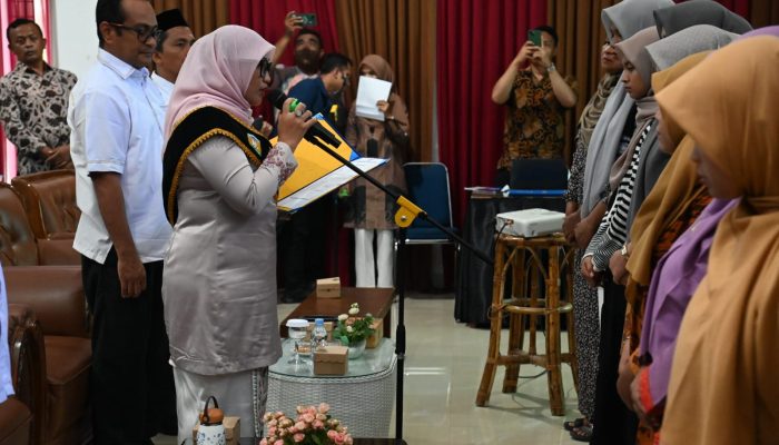 Bunda Literasi Aceh Besar Lantik Forum Perpustakaan Gampong