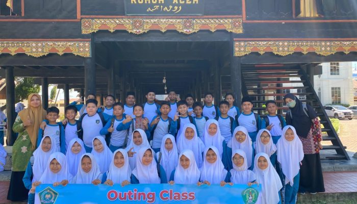 Gelar Outing Class, Siswa MIN 6 Model Banda Aceh Kunjungi Museum Aceh