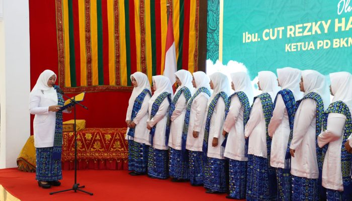 Ketua PD BKMT Aceh Besar Cut Rezky Lantik BKMT Kecamatan Se-Aceh Besar