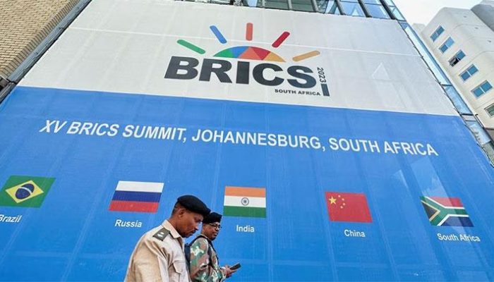 Keuntungan dan Tantangan Indonesia Gabung BRICS
