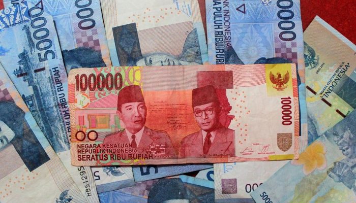 Timur Tengah Kian Memanas, Rupiah Melemah ke Rp 15.600 Per Dollar AS