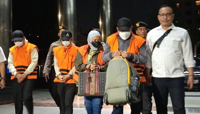 6 Orang yang Ditangkap KPK Terkait OTT di Kalsel Langsung Pakai Rompi Oranye