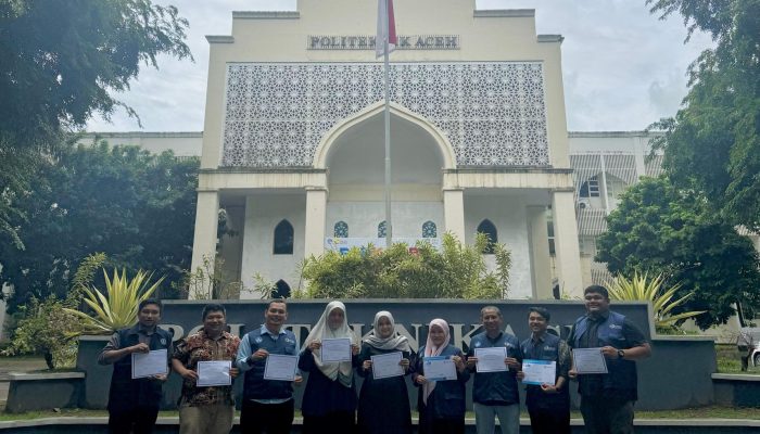 Tingkatkan Layanan Kemitraan, 10 Dosen Politeknik Aceh Raih Sertifikasi Bertaraf Internasional